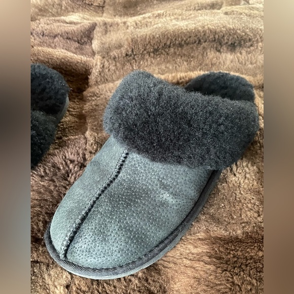 Lamo Black Suede Slipper Shoes - Picture 6 of 8